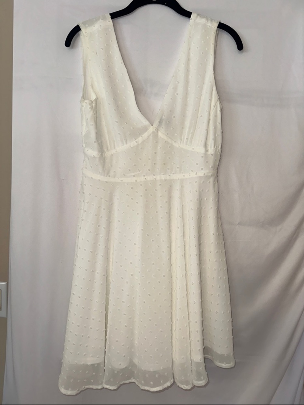 Windsor Sleeveless Ivory V-Neck Midi Dress